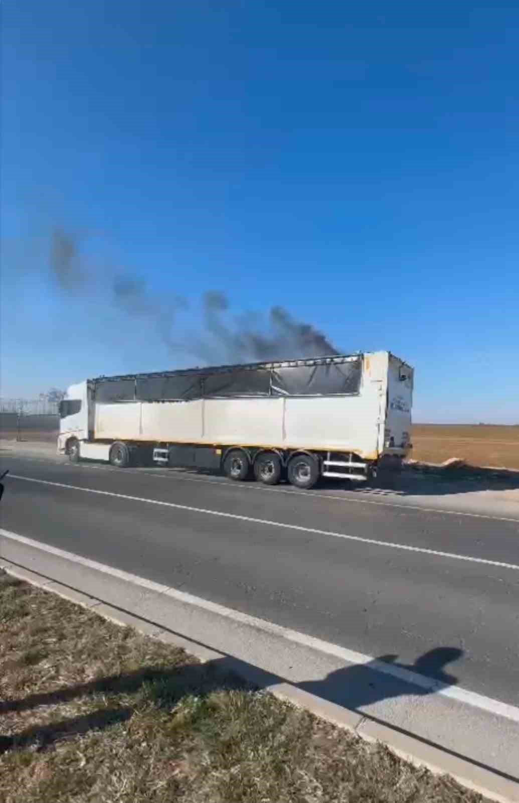 Şanlıurfa-Diyarbakır yolunda tır yangını