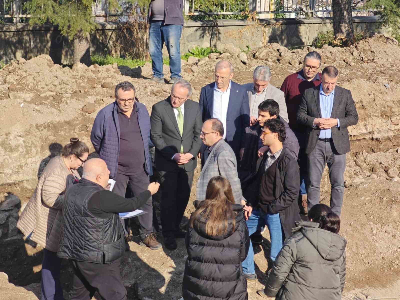 Tophane Mesleki ve Teknik Anadolu Lisesi’nde kazı çalışmaları devam ediyor