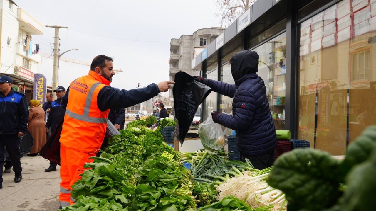 Belediyeden pazar esnafına poşet uygulaması