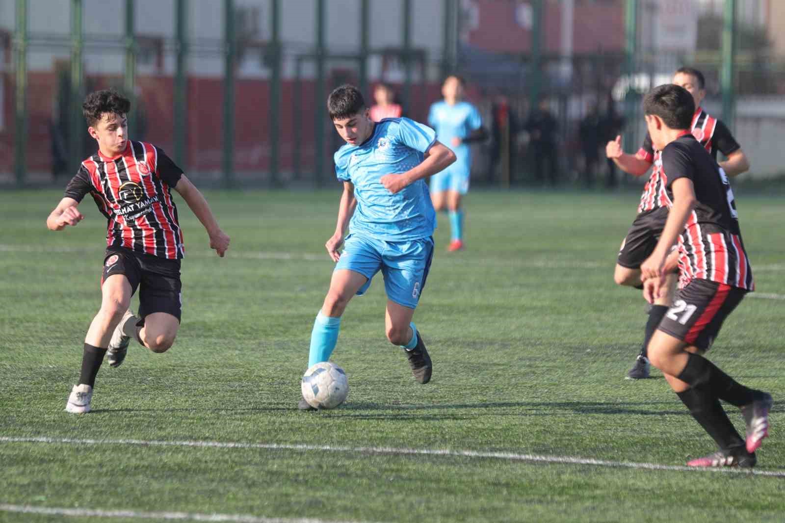 Gemlik Belediyespor U16 takımı namağlup şampiyonluğa koşuyor