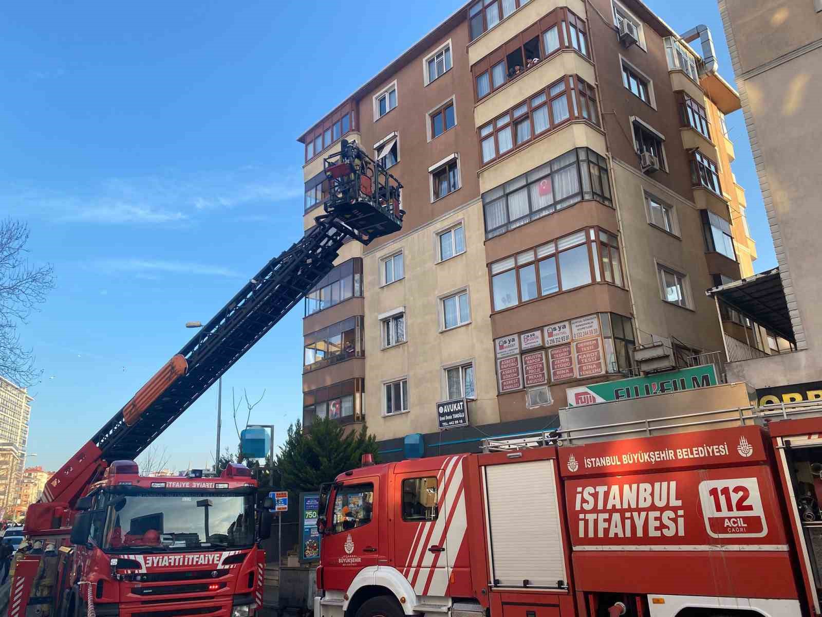 Kartal’da çatı yangını