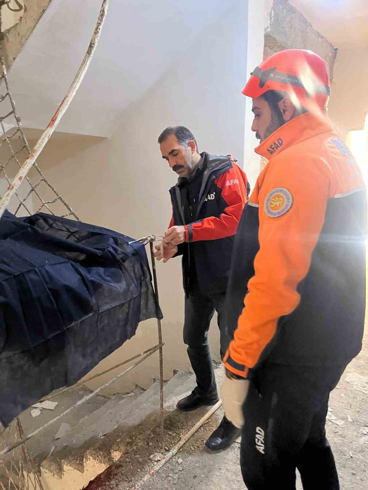 Siirt&rsquo;te inşaattan d&uuml;şen inşaat iş&ccedil;isi hayatını kaybetti
