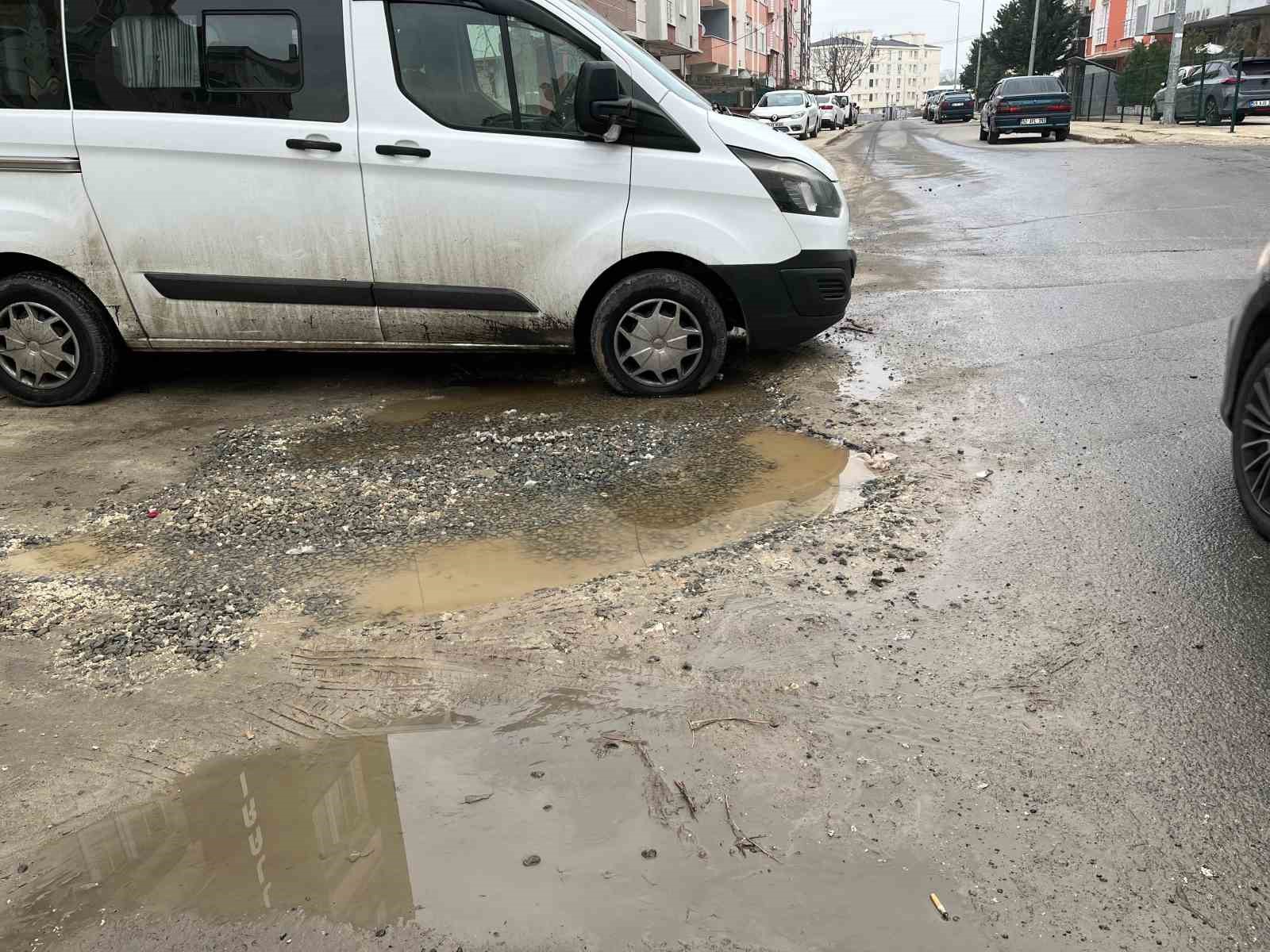 Çerkezköy’de lağım suları mahalleliyi isyan ettirdi