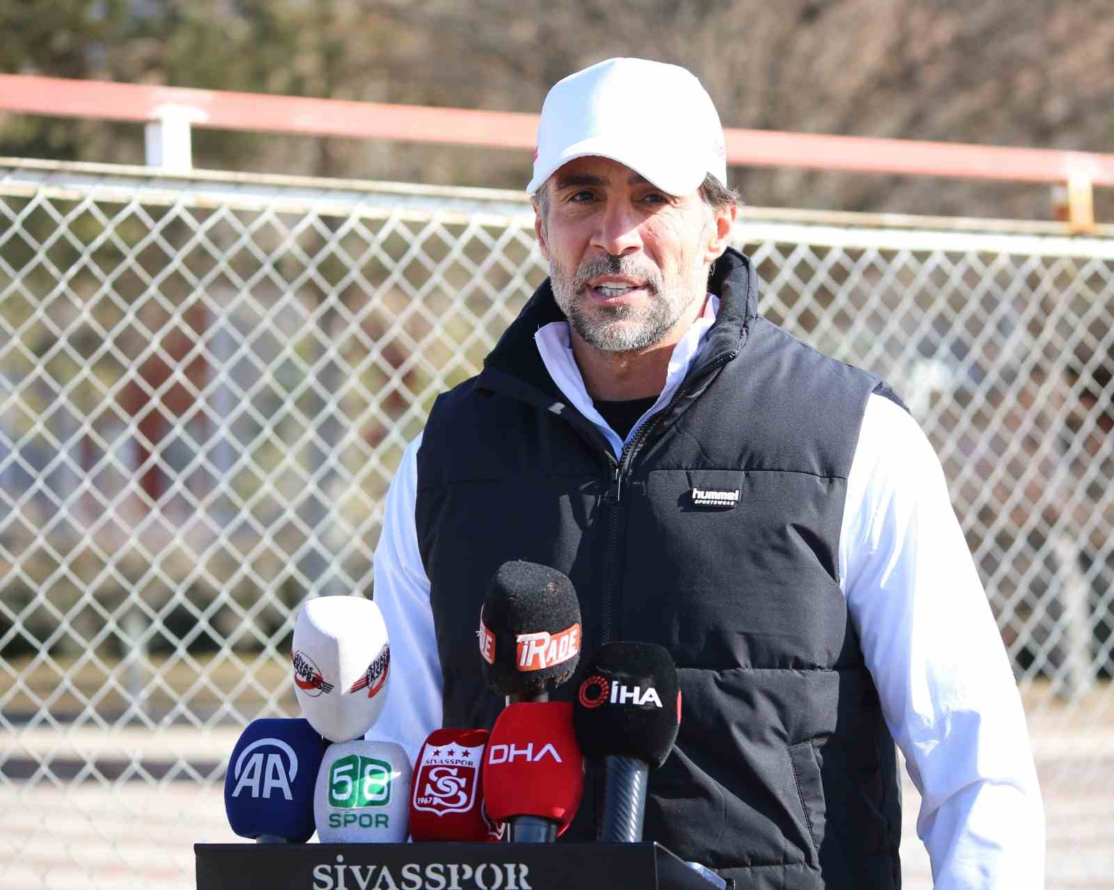 Ömer Erdoğan: “Takımdan bazı isimlerle yollar ayrılacak”