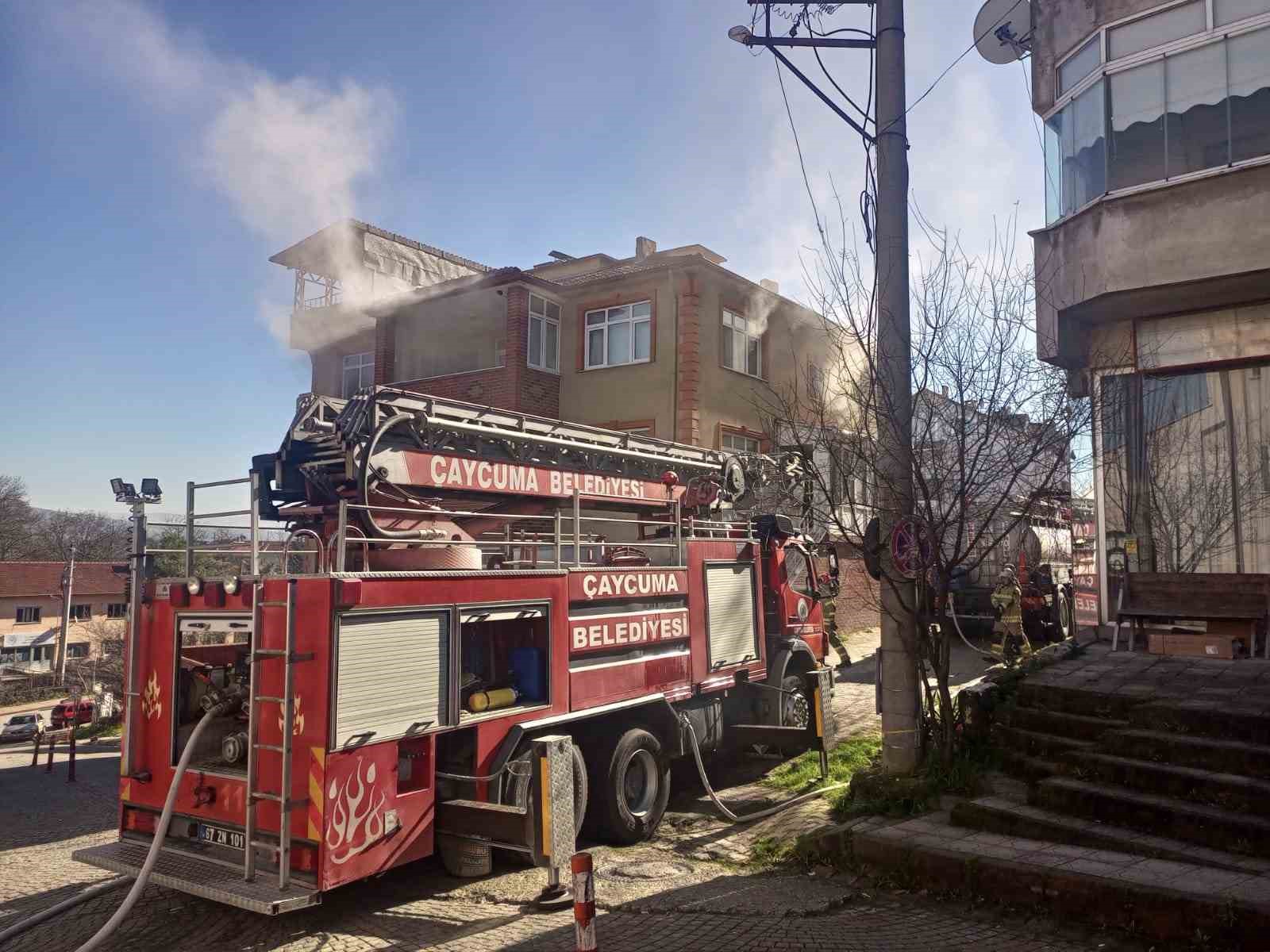 &Ccedil;aycuma&rsquo;da ev yangını korkuttu
