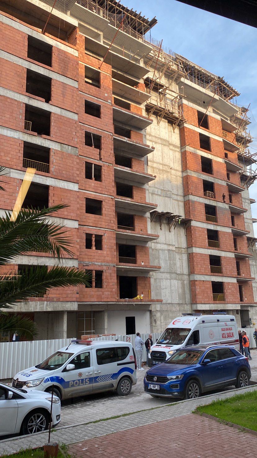 İzmir&rsquo;de 6&rsquo;ncı kattan d&uuml;şen iş&ccedil;i hayatını kaybetti
