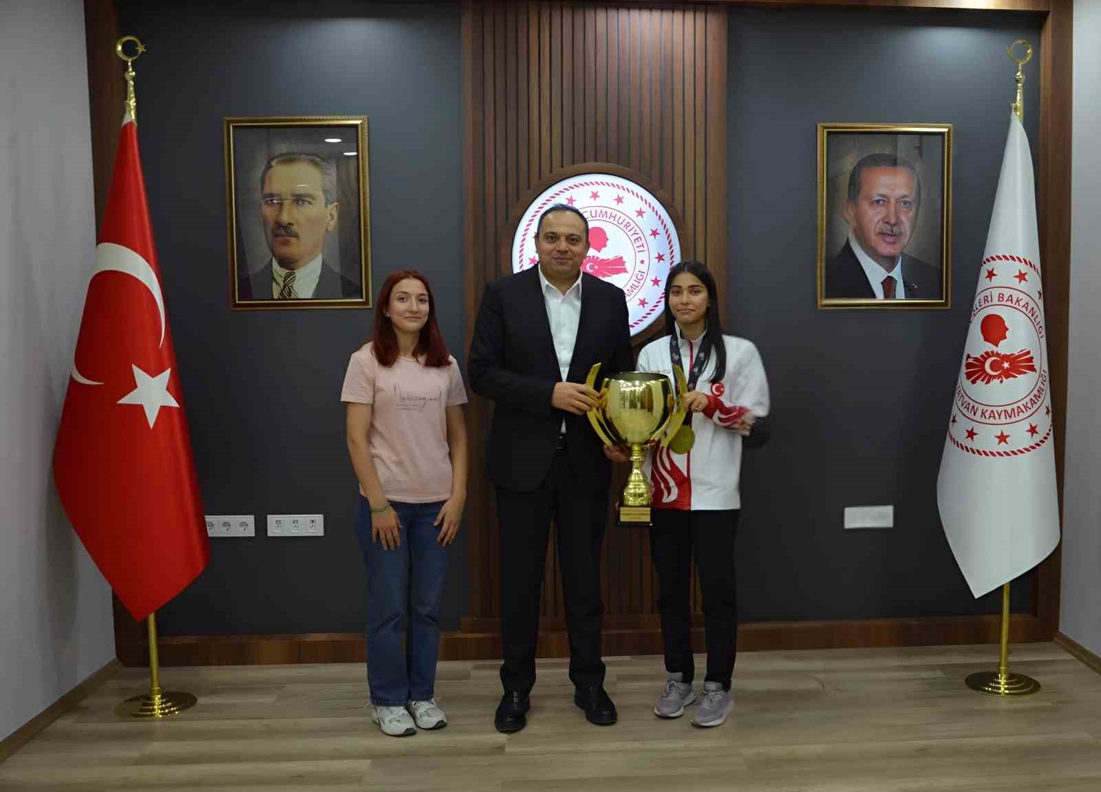 Korkmaz kardeşlerin kickboks başarısı