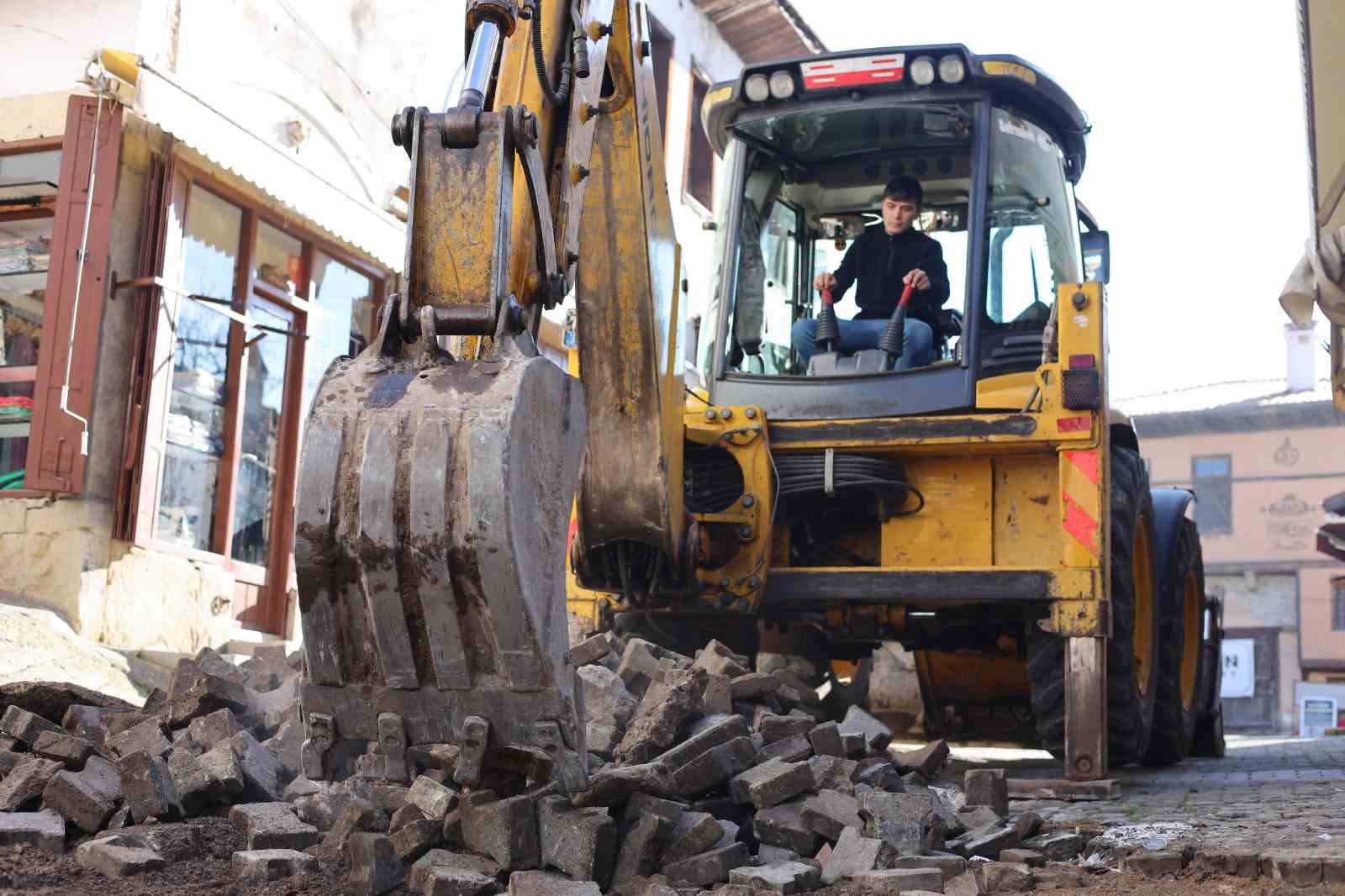 Tarihi Manifaturacılar Çarşısının Arnavut kaldırımları gün yüzüne çıkarılacak