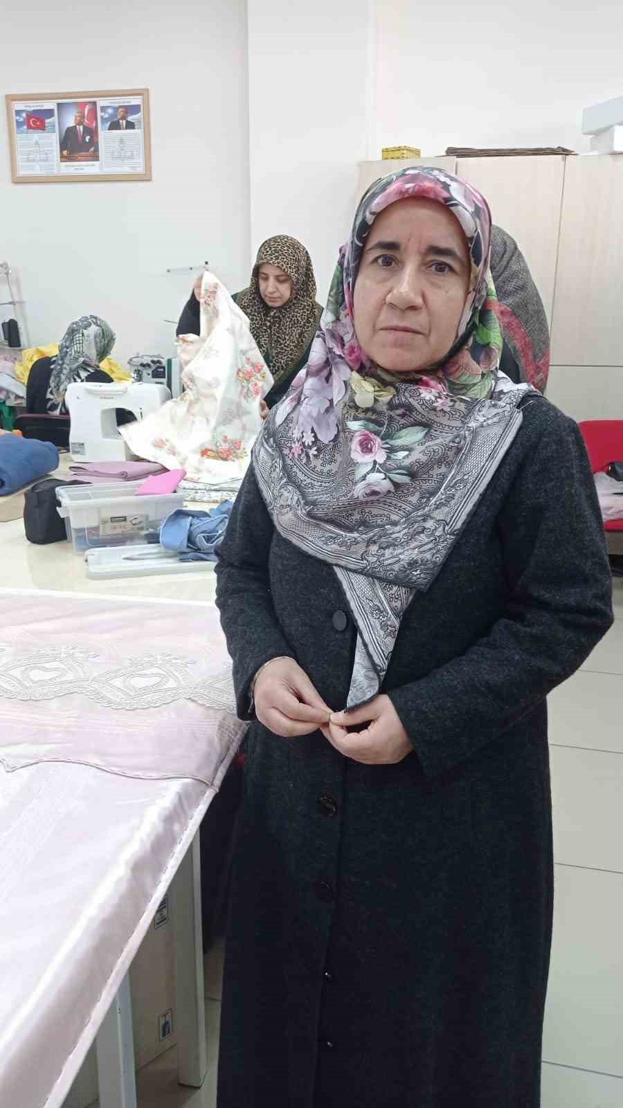 Malatya&rsquo;da kadınlar hem &uuml;retiyor hem sosyalleşiyor
