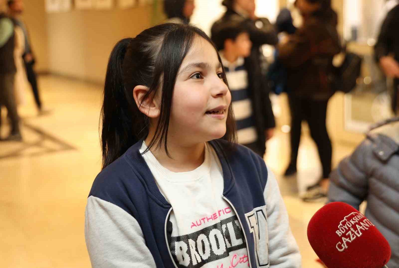 Gaziantep Şehir Tiyatrosu s&ouml;mestr &ouml;zel g&ouml;sterisiyle &ccedil;ocuklarla bir araya geldi
