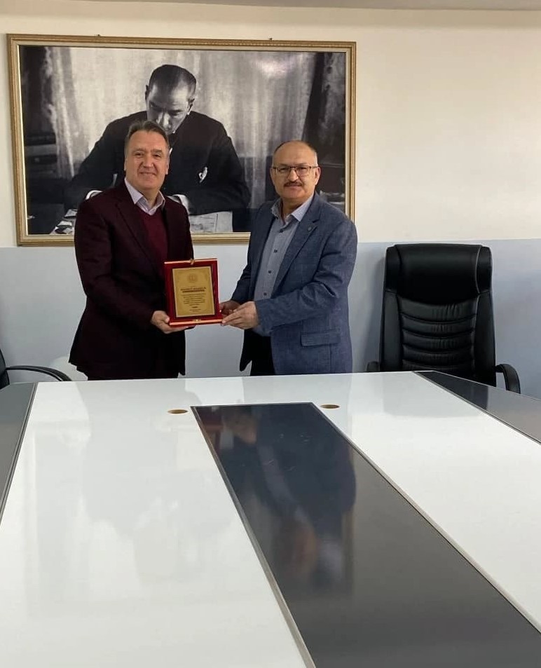 Gediz İl&ccedil;e Mill&icirc; Eğitim M&uuml;d&uuml;r&uuml; Mahmut Bahadur&rsquo;a veda programı
