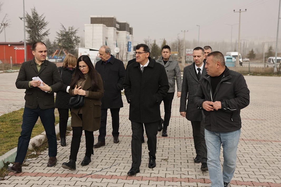 Başkan Kahveci, Şehzadeler Parkı’nda incelemelerde bulundu