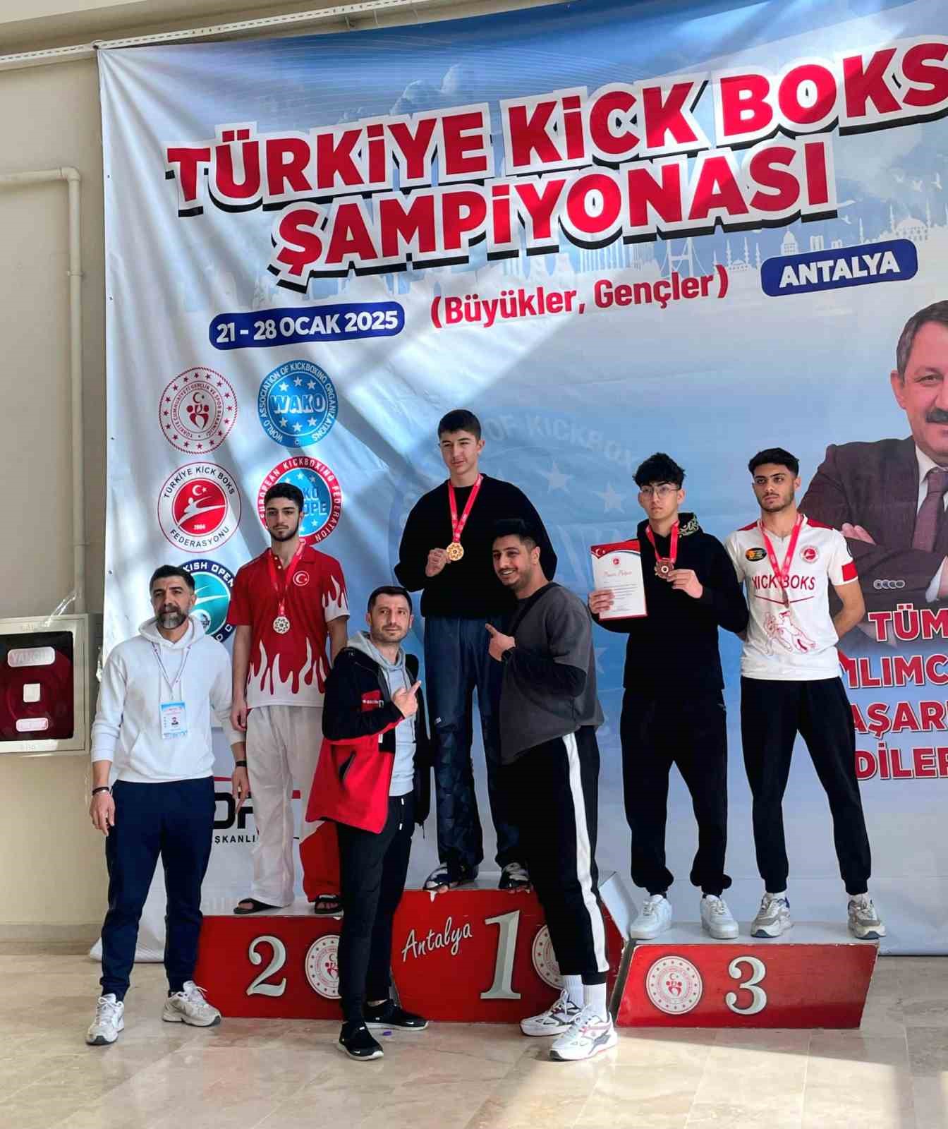 Elazığlı sporculardan b&uuml;y&uuml;k başarı
