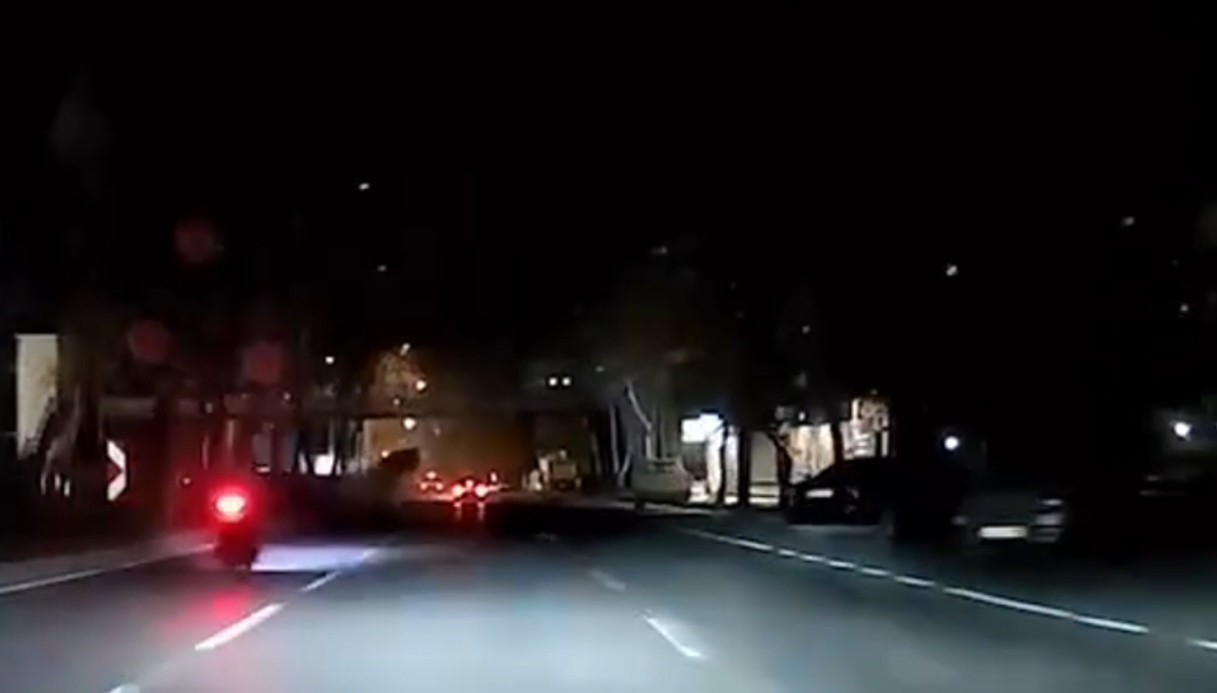 3 kişinin yaralandığı kaza araç kamerasında