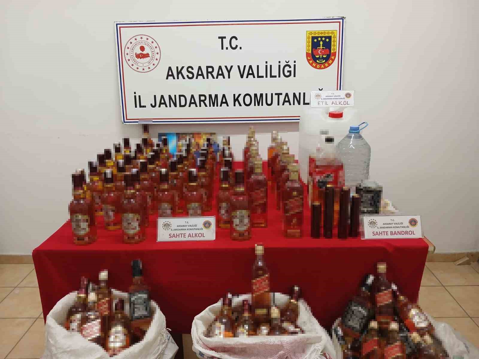 Sahte alkol &uuml;retip ticaretini yapan şahıs operasyonla yakalandı

