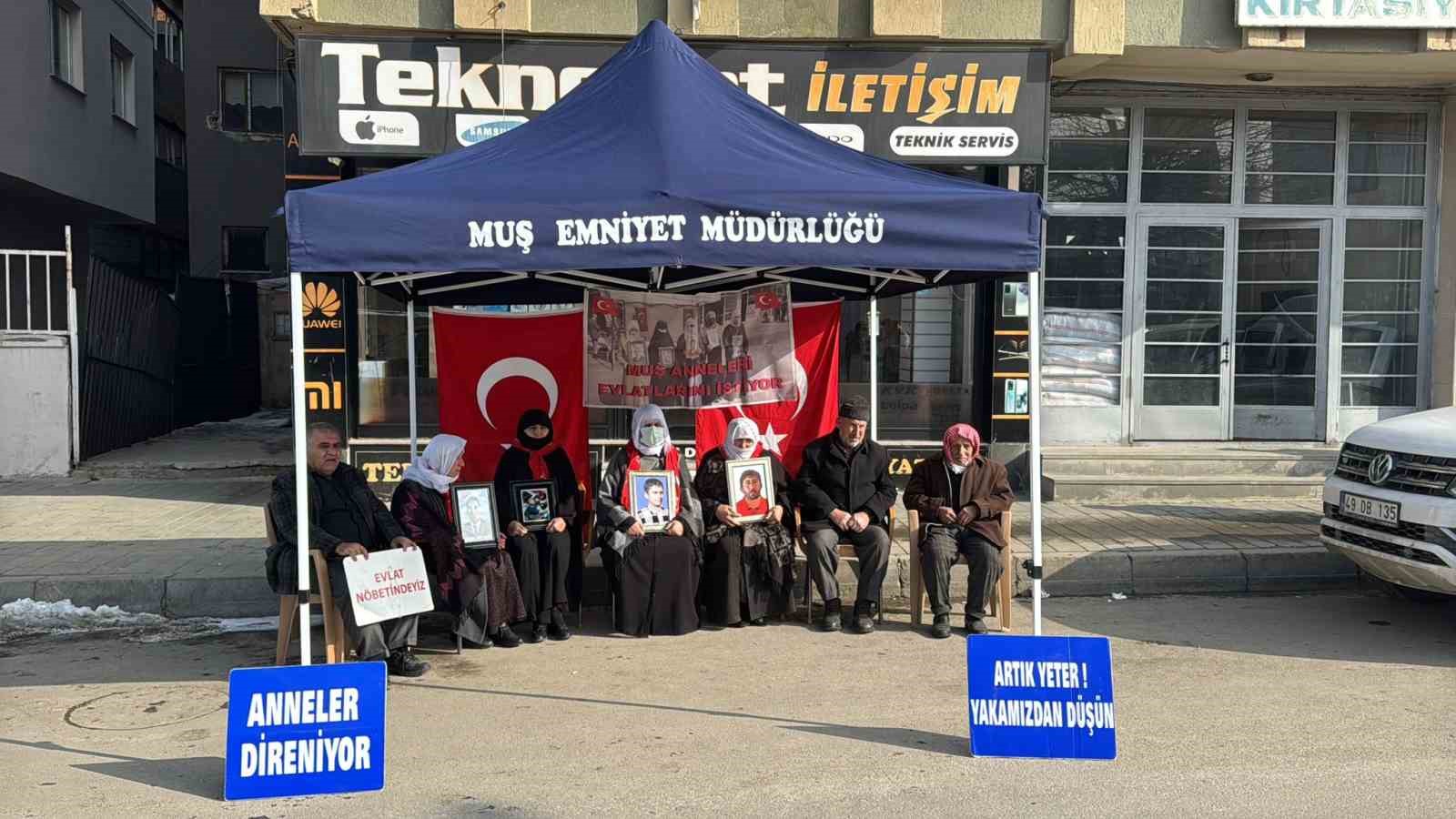 Muş’ta ailelerin evlat nöbeti devam ediyor