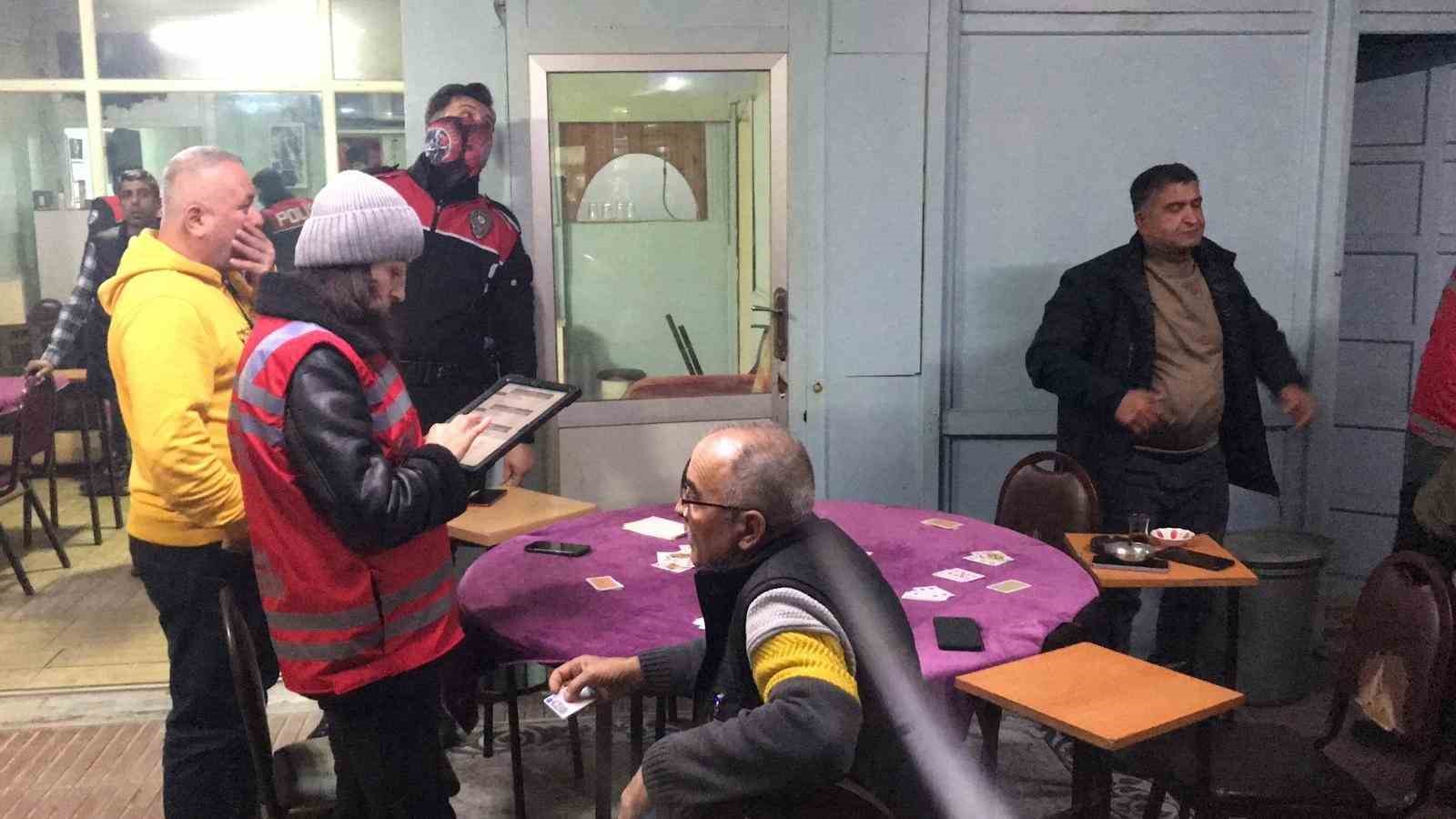 &Ccedil;erkezk&ouml;y&rsquo;de eğlence mekanları ve kıraathanelere denetim
