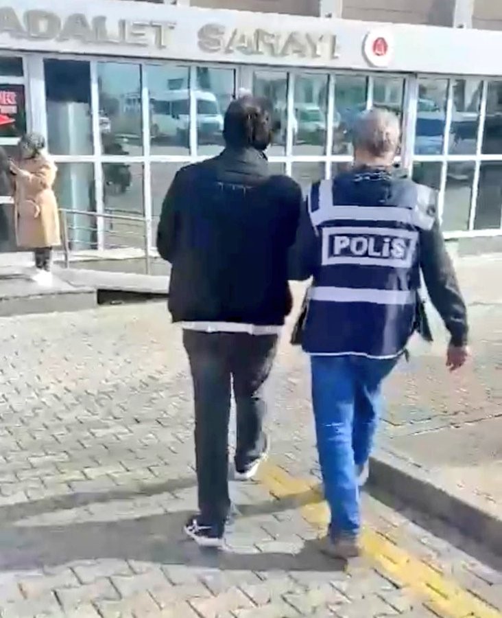 Denizli’de fuhşa teşvikten 12 yılla aranan şüpheli cezaevine gönderildi