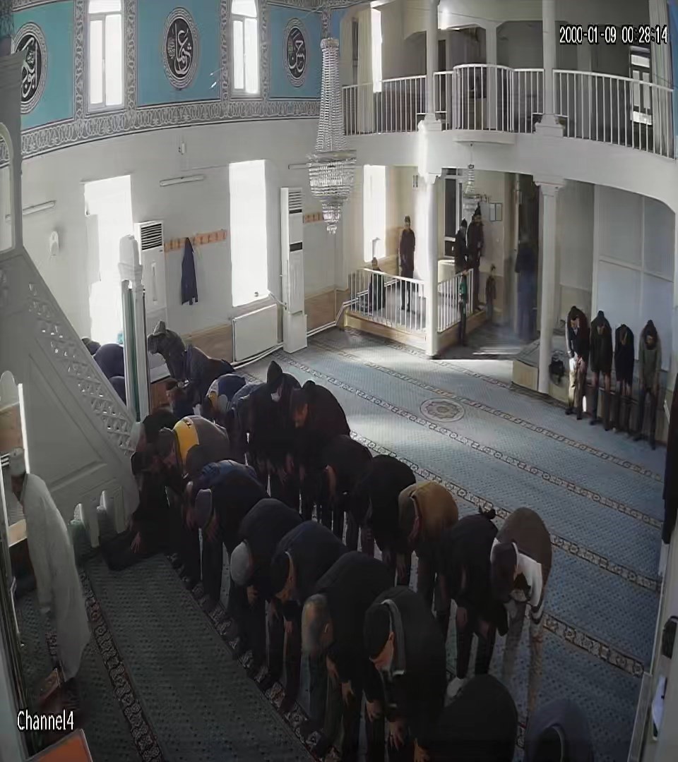 Camiye torpilli saldırı: Namazdaki cemaat büyük korku yaşadı
