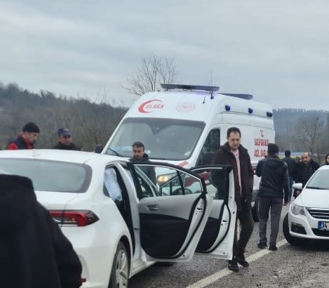 CHP y&ouml;netim kurulu &uuml;yesi trafik kazası ge&ccedil;irdi

