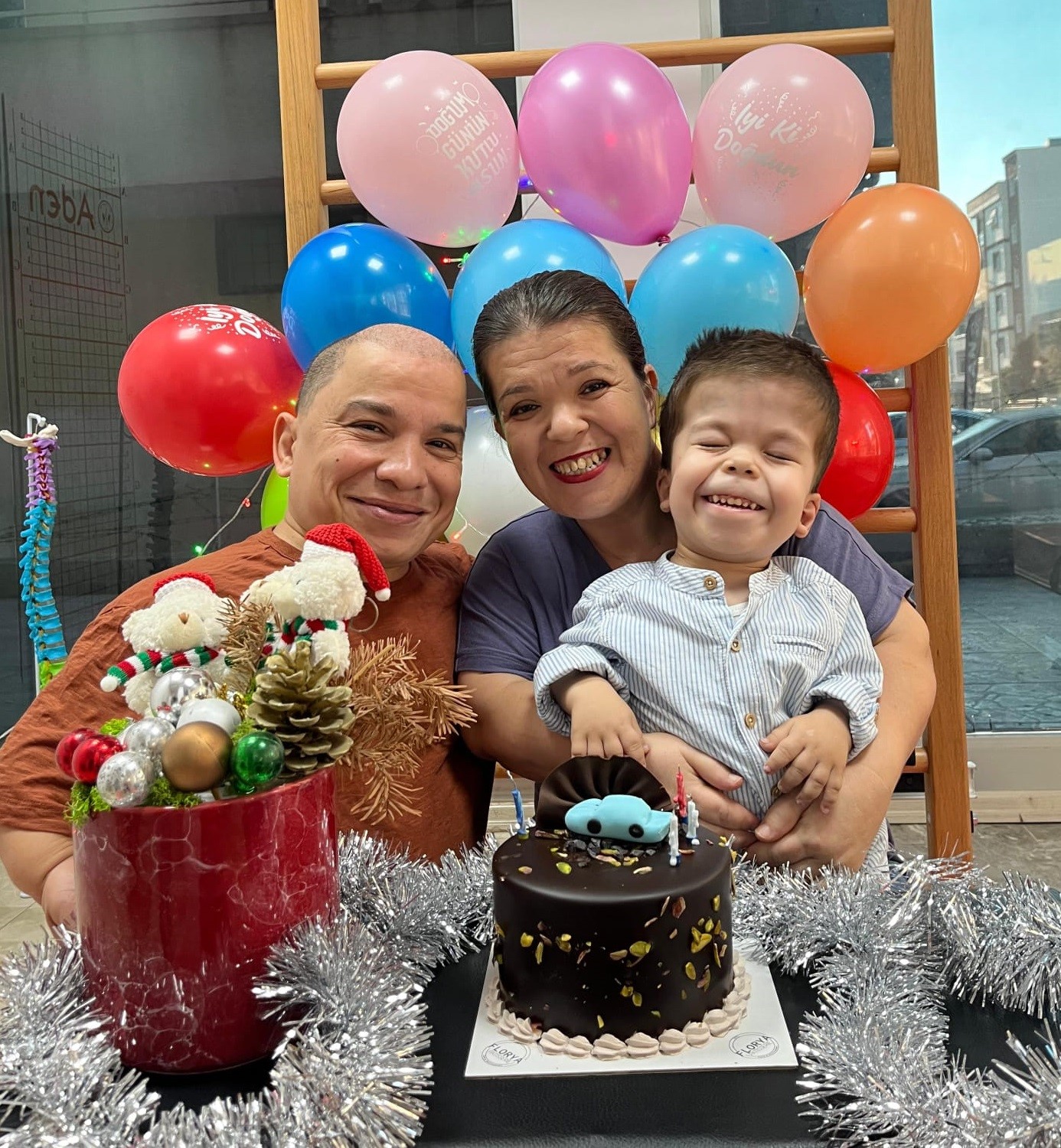 Fenomen &ccedil;iftin evlat acısı, 9 g&uuml;n &ouml;nce 5 yaşına giren Ali Aras hayatını kaybetti
