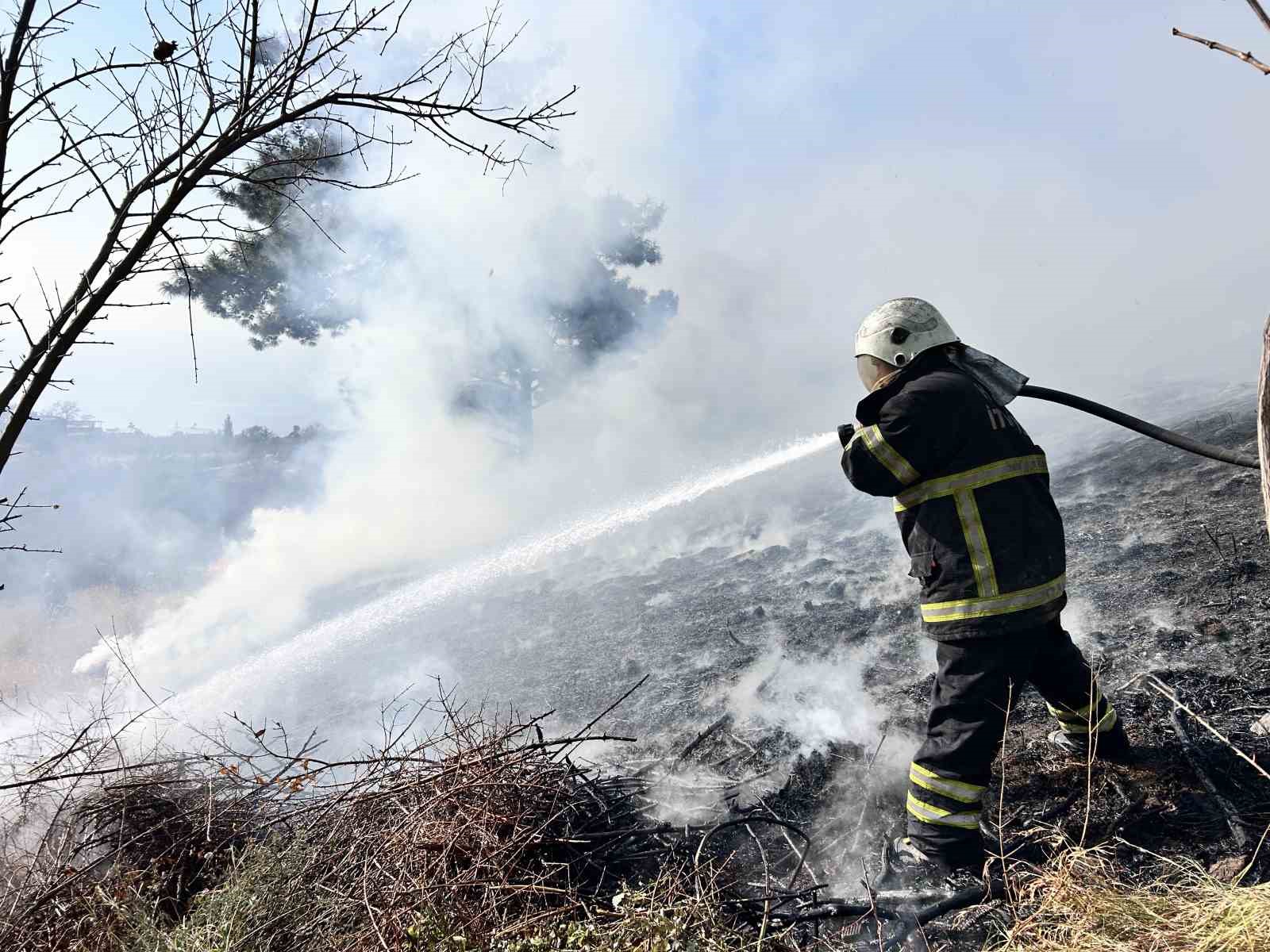 İskenderun’da bahçe yangını