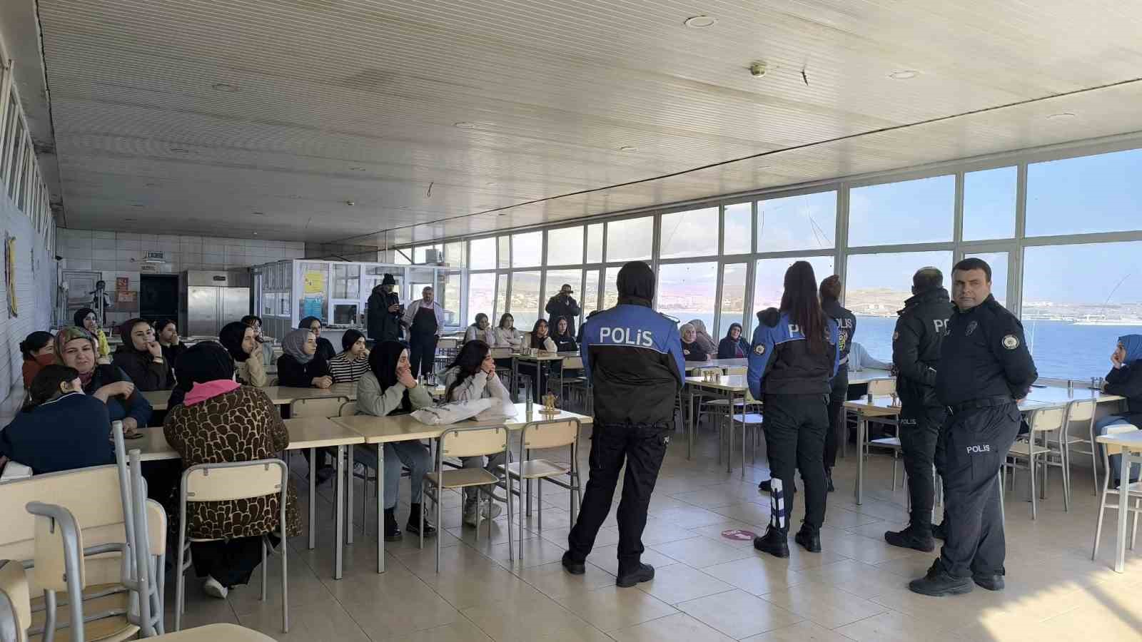 Polis ekiplerinin bilgilendirme çalışmaları devam ediyor