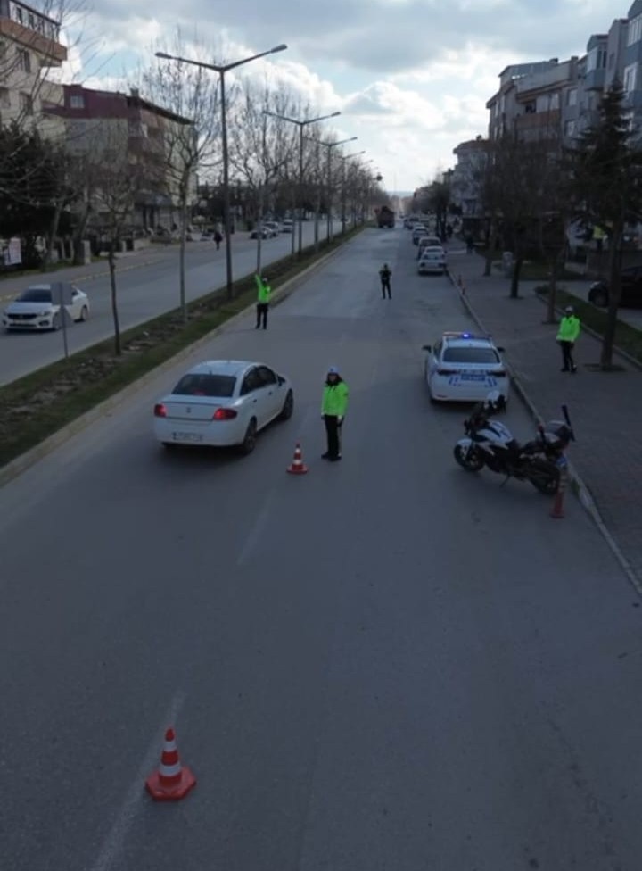 Gelibolu&rsquo;da motosiklet ve ara&ccedil; denetimlerinde 793 bin TL ceza kesildi
