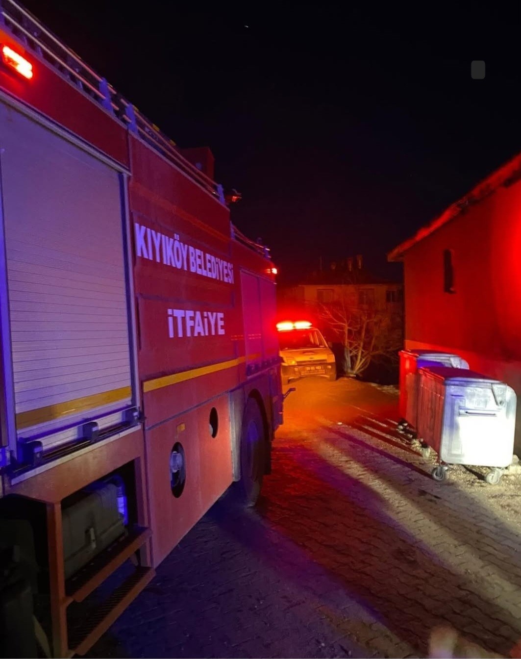 K&ouml;y evinde &ccedil;ıkan yangın b&uuml;y&uuml;meden s&ouml;nd&uuml;r&uuml;ld&uuml;
