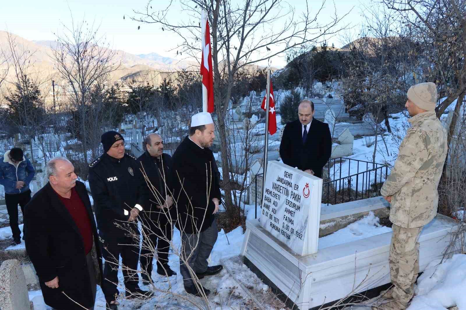 Oltu&rsquo;da şehitlere vefa
