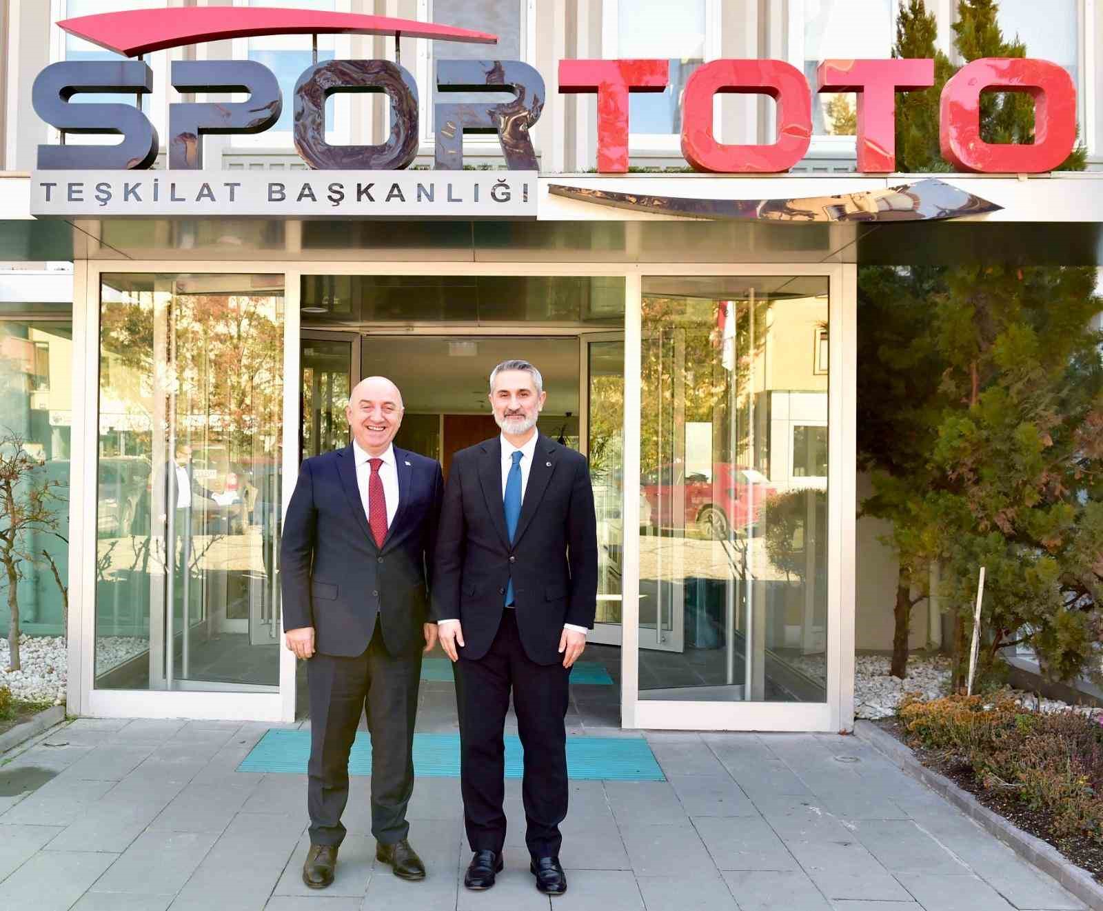 Darıca’da iki spor tesisinin zemini yenileniyor
