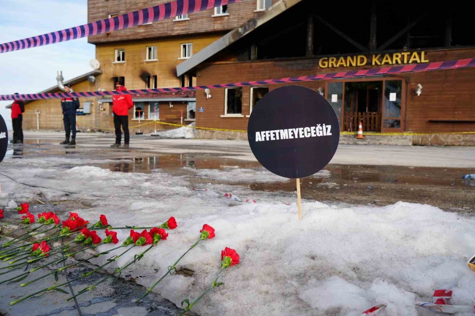 Kartalkaya’da yangında hayatını kaybedenler anıldı
