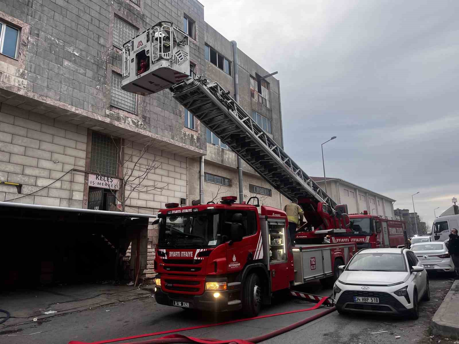 Beylikdüzü’nde korkutan yangın
