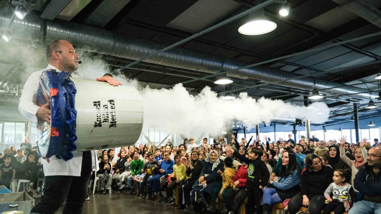 Okula ara, sanatla eğlenceye devam: 3 g&uuml;nde 80 bin ziyaret&ccedil;i ağırlandı
