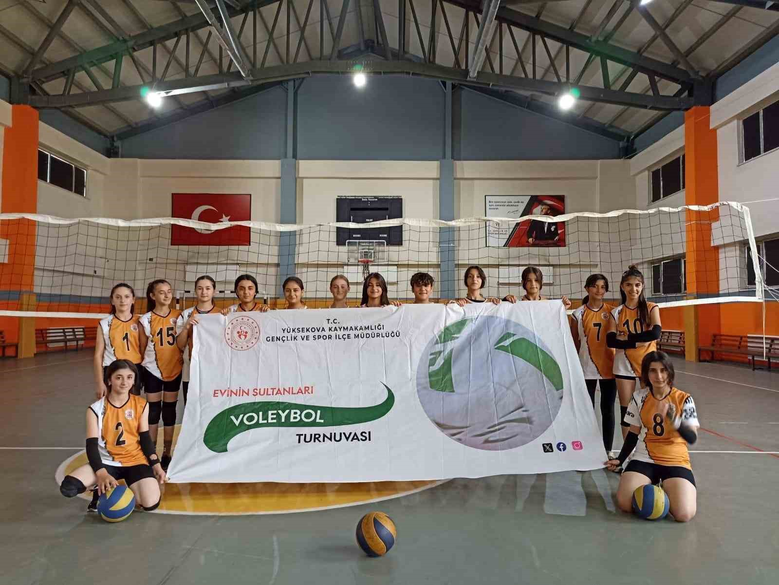 Hakkarili kadınlar voleybolda buluşuyor