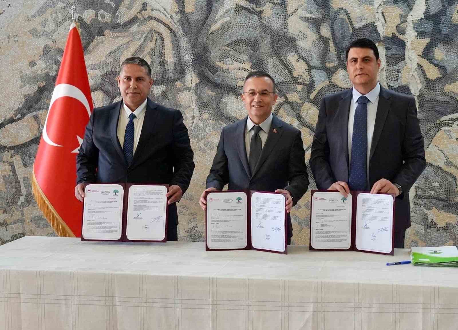 Başkan Yılmaz&rsquo;dan 3 protokol
