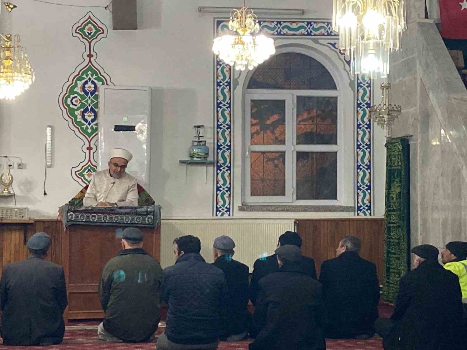 Afyonkarahisar’da yatsı namazı buluşmaları sürüyor