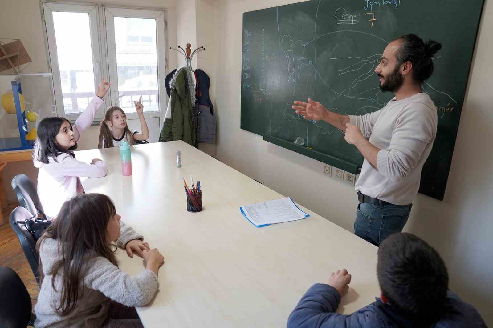 &Ouml;ğrenciler matematiği eğlenerek &ouml;ğreniyor
