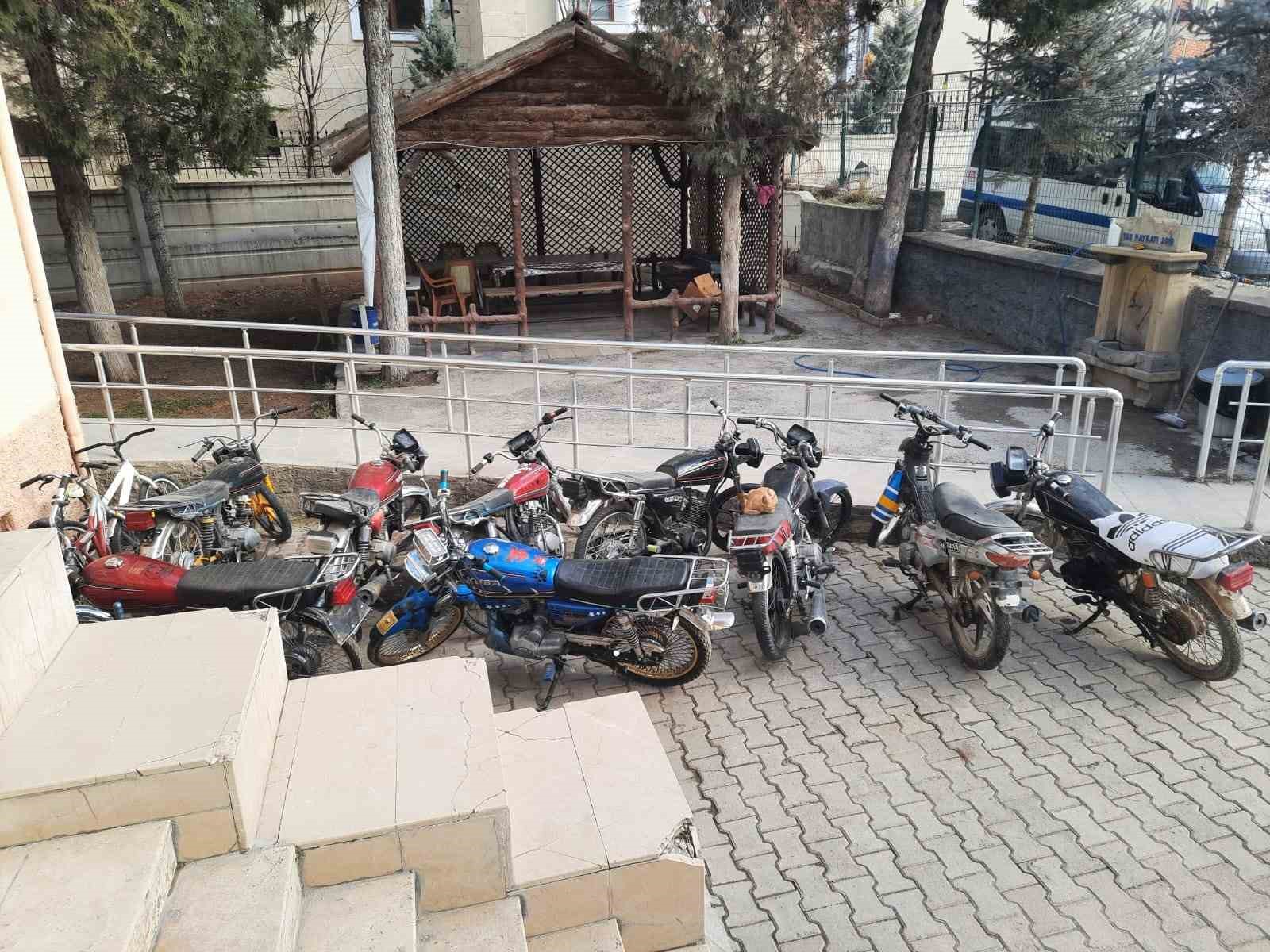Şase ve motor numaraları kazınmış motosikletlere el konuldu