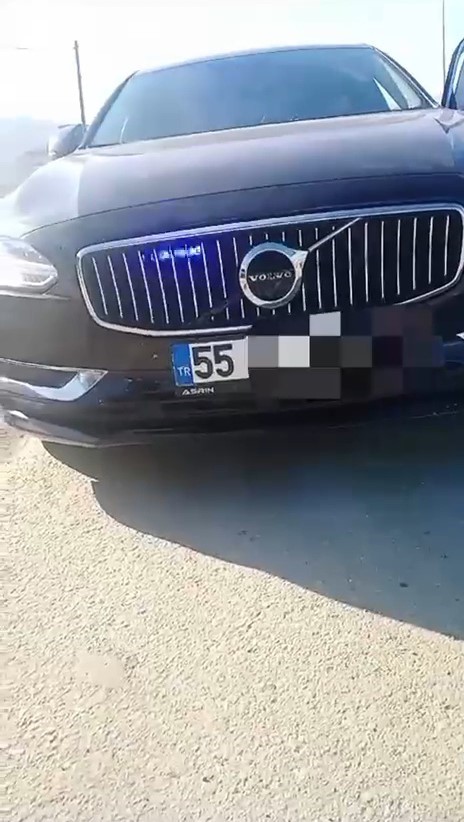 &Ccedil;akar lamba kullanan aracın s&uuml;r&uuml;c&uuml;s&uuml;ne ve sahibine 276 bin lira cezası

