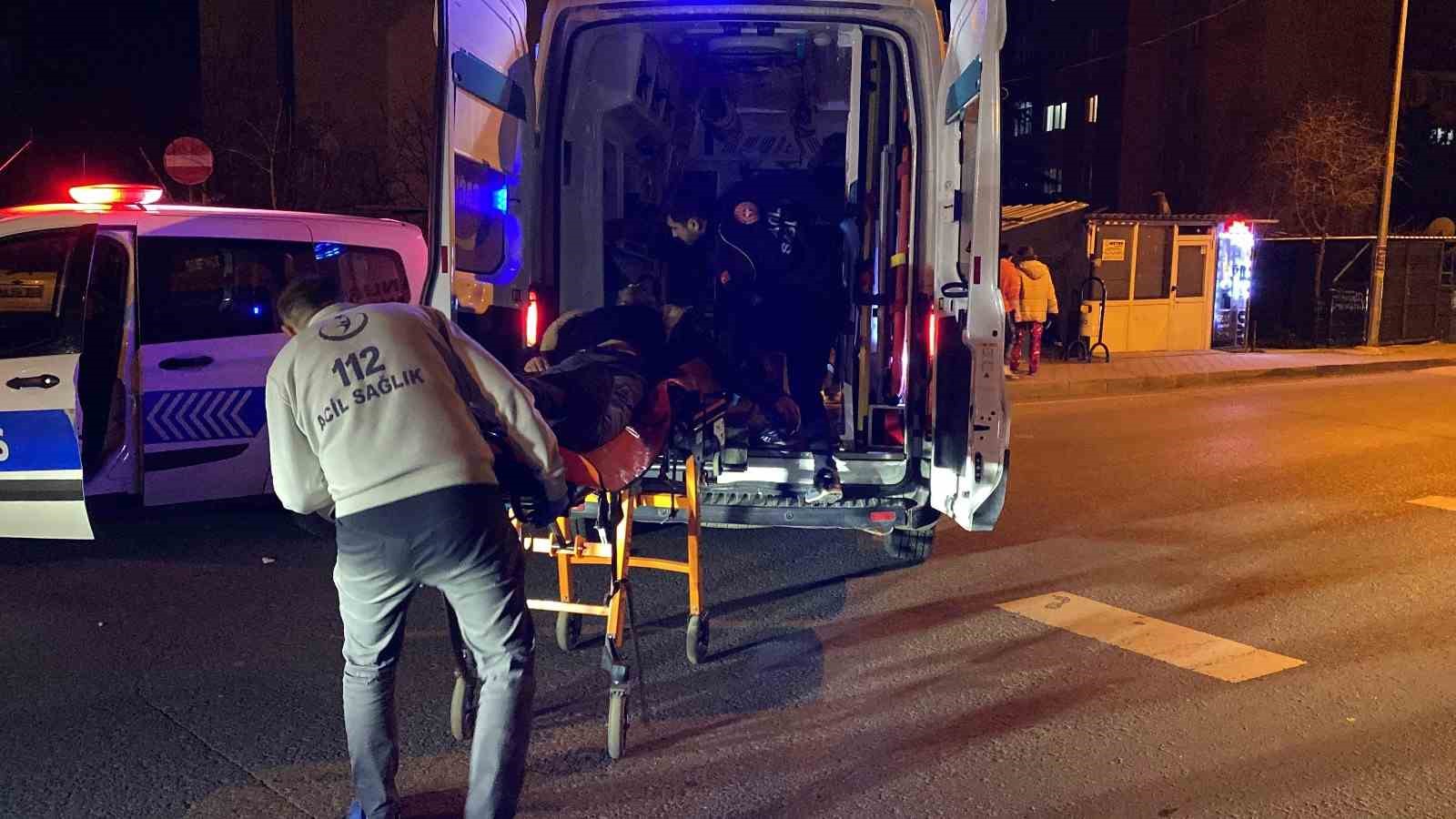 Kavgada 5 yerinden bıçaklanan şahıs yaralandı