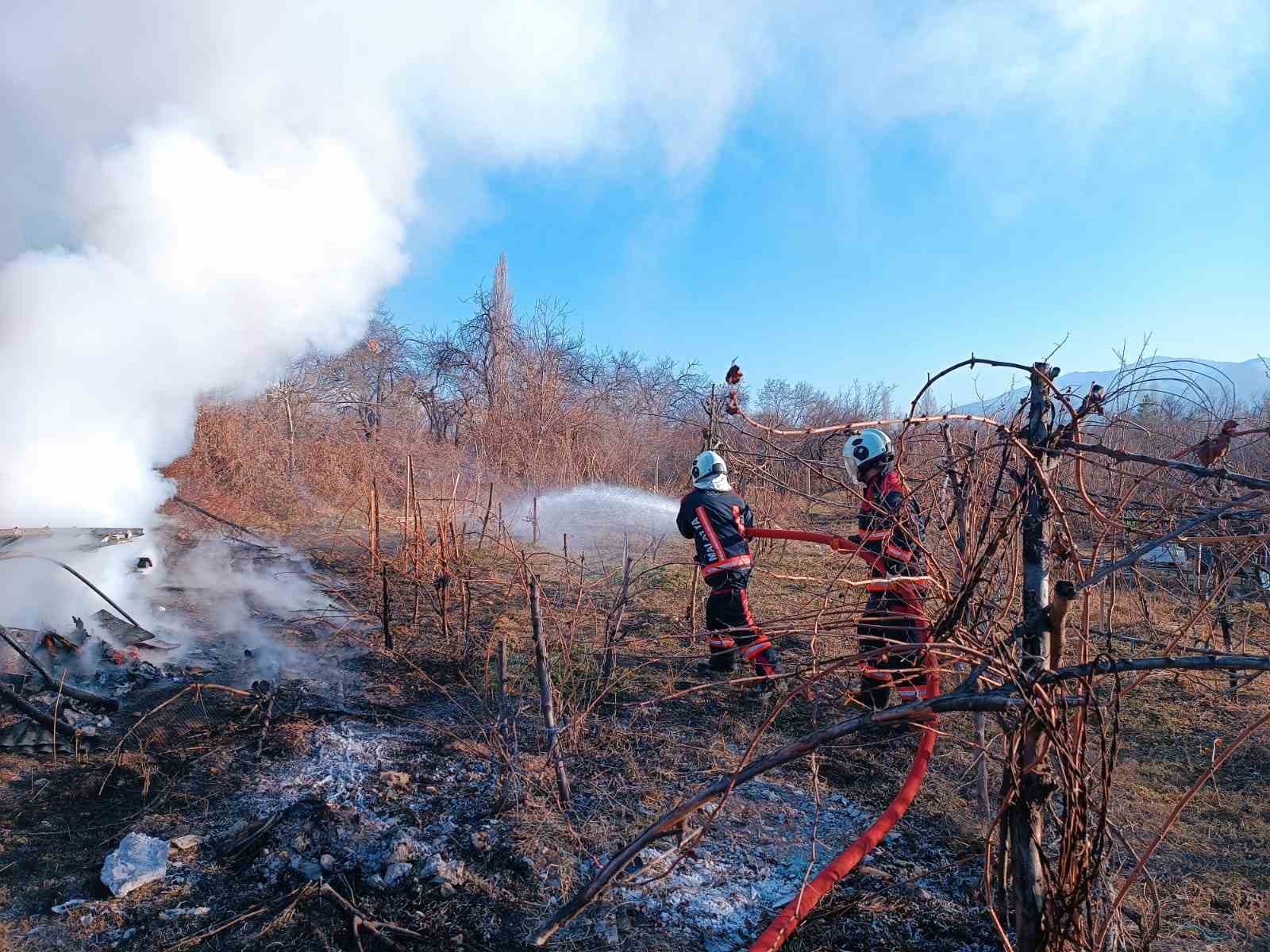 Malatya&rsquo;da konteyner ve &ouml;rt&uuml; yangını
