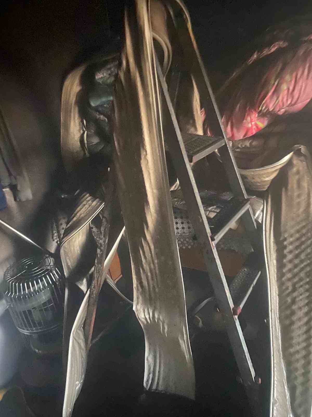 Neşet Ertaş&rsquo;ın kız kardeşinin evinde yangın &ccedil;ıktı
