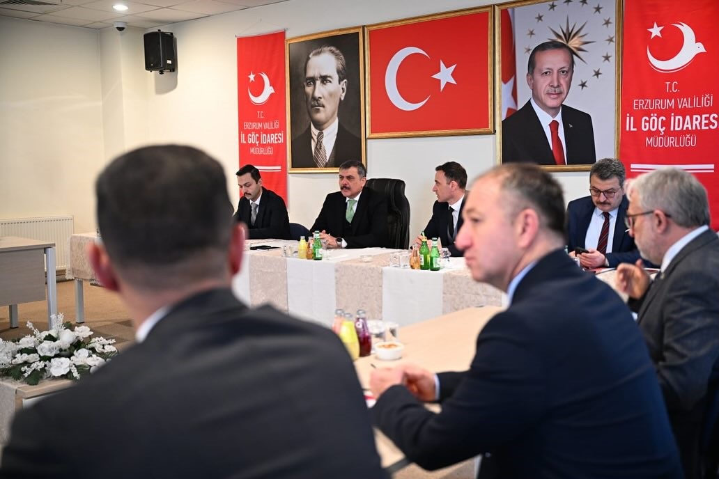 Vali Mustafa &Ccedil;ift&ccedil;i, Geri G&ouml;nderme Merkezi&rsquo;nde incelemelerde bulundu
