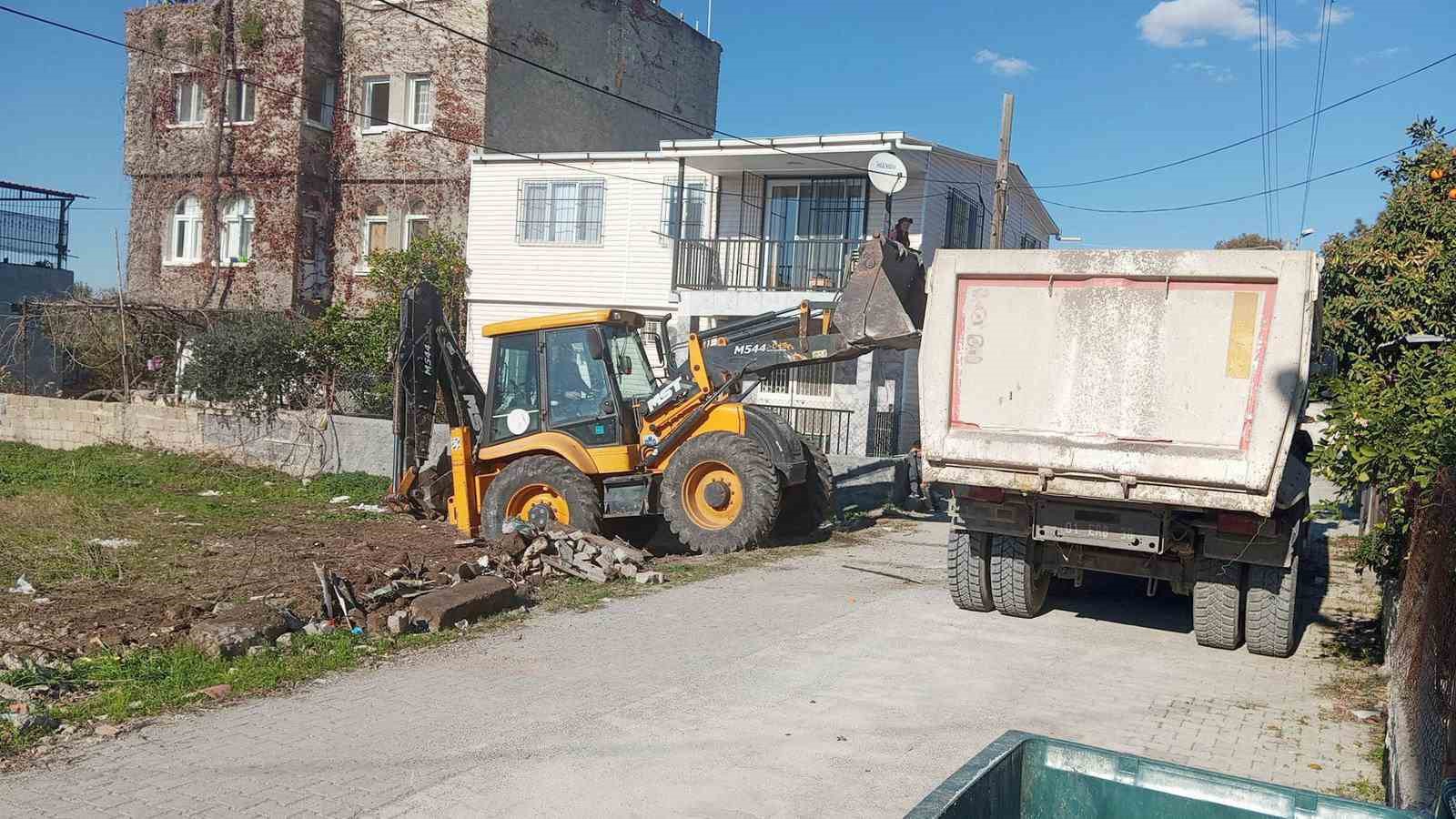 Temizlik işçileri ışıl ışıl bir Yumurtalık için özveriyle çalışıyor
