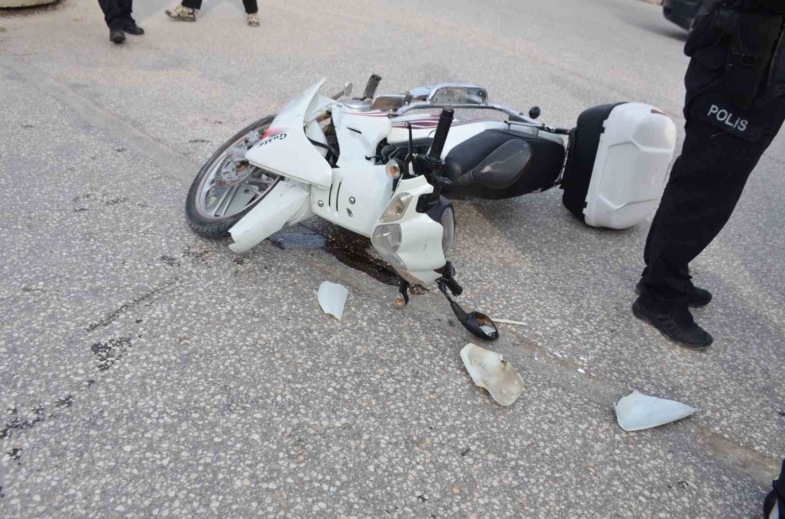 Bilecik&rsquo;te motosiklet ile otomobil &ccedil;arpıştı, 1 kişi yaralandı
