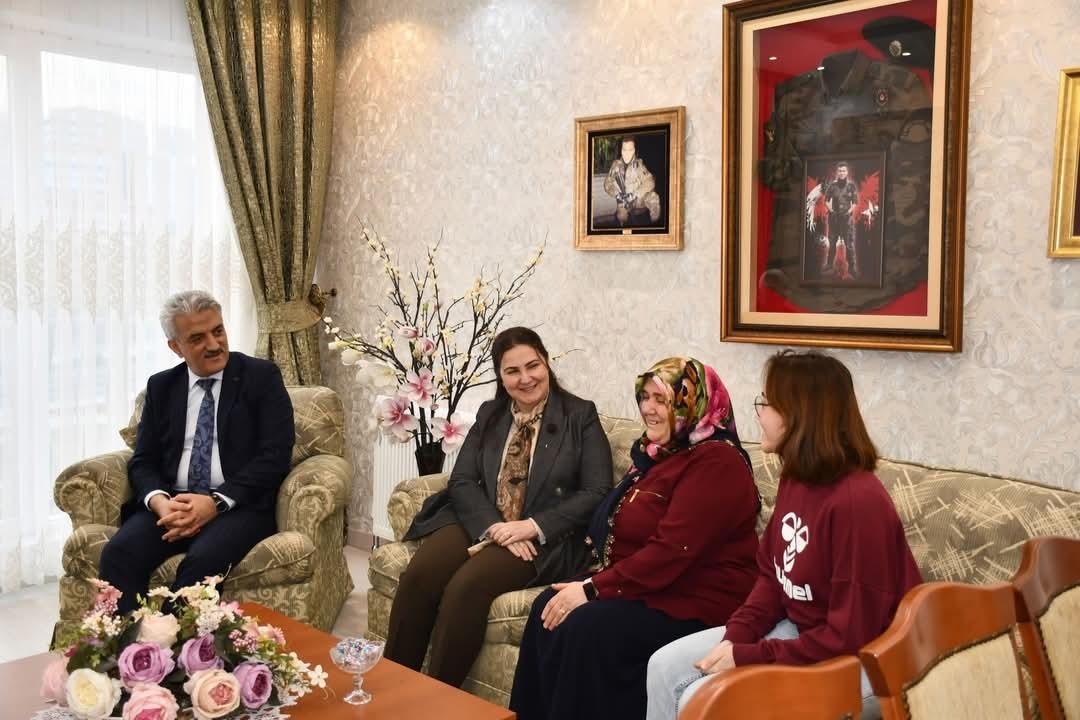 Vali Makas’tan şehit ailelerine ziyaret