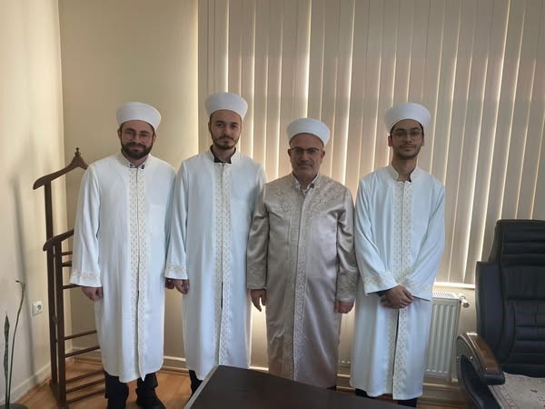 Emet’te yeni atanan 3 din görevlisine cübbe ve fes giydirildi