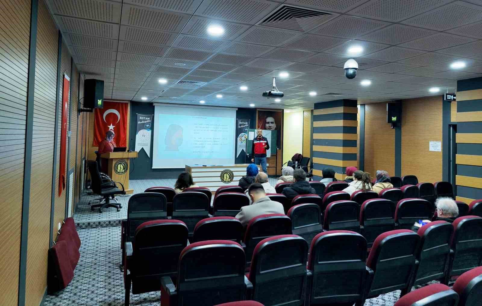 Tavşanlı’da gıda işletmelerinde çalışan personele hijyen eğitimi