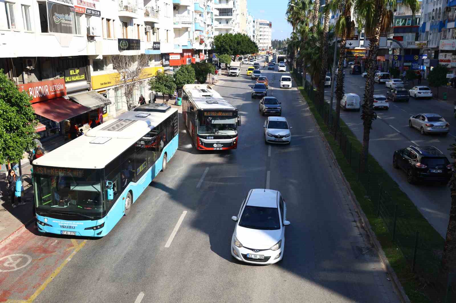 Antalya’da trafiği azaltmak için önemli adım: Halk otobüslerine özel şerit uygulaması başlıyor